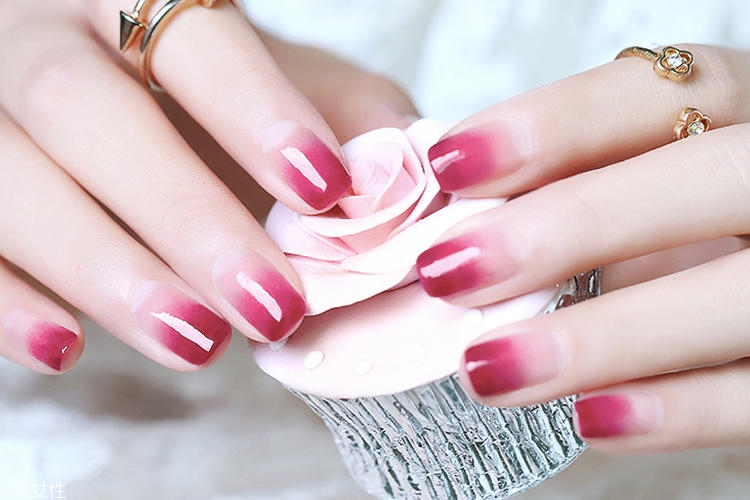 漸變指甲油哪個(gè)牌子好 7款漸變指甲油輕松玩出個(gè)性 漸變指甲油哪個(gè)牌子好 7款漸變指甲油輕松玩出個(gè)性