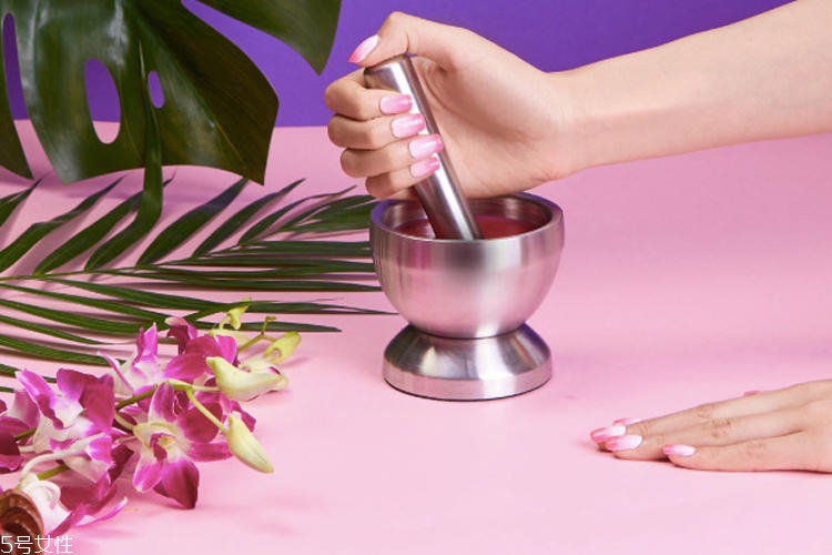 漸變指甲油哪個(gè)牌子好 7款漸變指甲油輕松玩出個(gè)性 漸變指甲油哪個(gè)牌子好 7款漸變指甲油輕松玩出個(gè)性