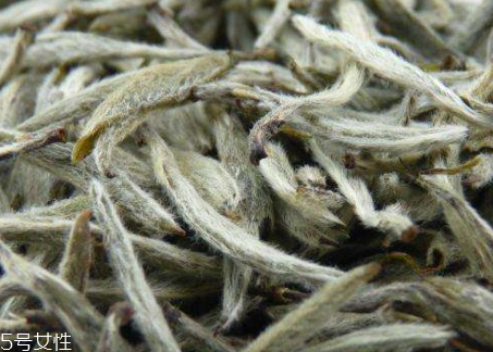 白毫銀針保質(zhì)期是多久 白毫銀針會過期嗎 白毫銀針保質(zhì)期是多久 白毫銀針會過期嗎