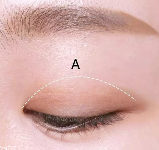 大地色眼影用什么打底 大地色眼影三色漸層眼影妝 大地色眼影用什么打底 大地色眼影三色漸層眼影妝