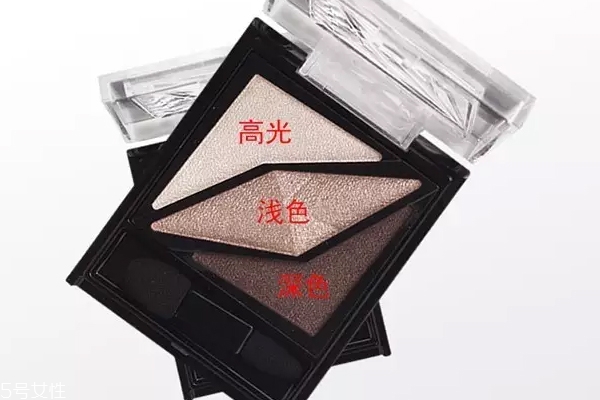 大地色眼影用什么打底 大地色眼影三色漸層眼影妝 大地色眼影用什么打底 大地色眼影三色漸層眼影妝