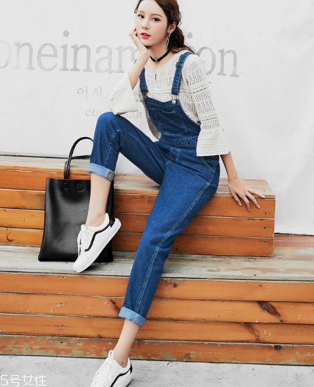 背帶褲怎么穿出個性？個性背帶褲穿法推薦