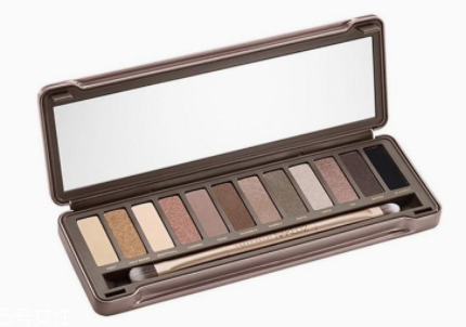 日常妝眼影用什么色系 溫婉親和新手妝容教程 日常妝眼影用什么色系 溫婉親和新手妝容教程