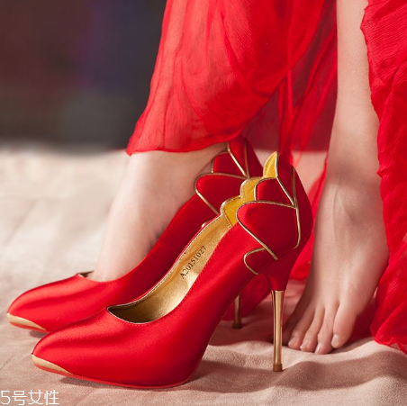 婚鞋是男方買還是女方買？婚鞋的購買講究