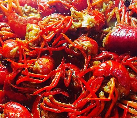 麻辣小龍蝦是海鮮嗎？麻辣小龍蝦屬于海鮮嗎？