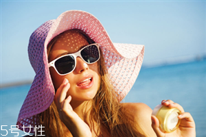 先用防曬霜還是粉底 防曬霜和粉底使用間隔時(shí)間 先用防曬霜還是粉底 防曬霜和粉底使用間隔時(shí)間