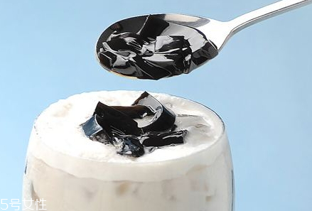 仙草粉和水的比例 仙草粉制作技巧 仙草粉和水的比例 仙草粉制作技巧