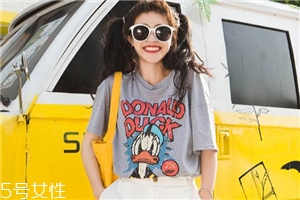 長(zhǎng)款t恤如何搭配？長(zhǎng)款t恤搭配技巧