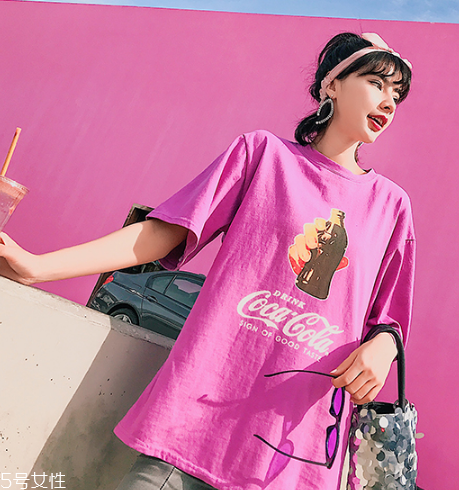 長(zhǎng)款t恤如何搭配？長(zhǎng)款t恤搭配技巧