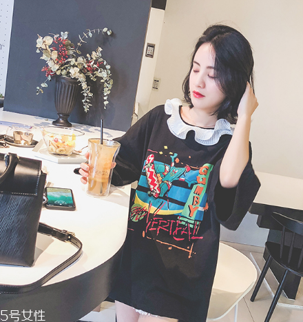 長(zhǎng)款t恤如何搭配？長(zhǎng)款t恤搭配技巧