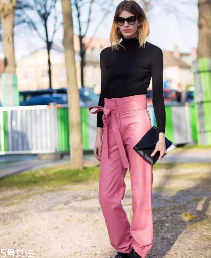 紙袋褲怎么搭配？紙袋褲搭配技巧
