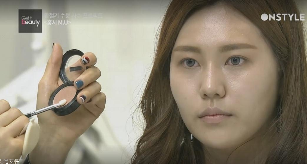 秋冬補(bǔ)水妝容怎么畫(huà) 紅柿妝化妝步驟