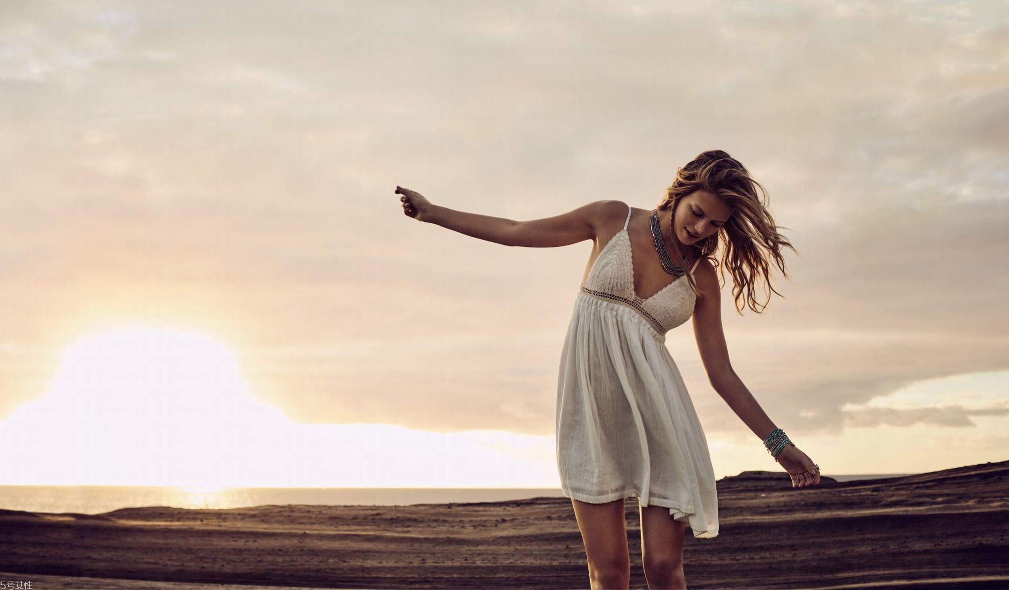 夏天去海灘穿什么衣服 時尚沙灘穿搭推薦 夏天去海灘穿什么衣服 時尚沙灘穿搭推薦