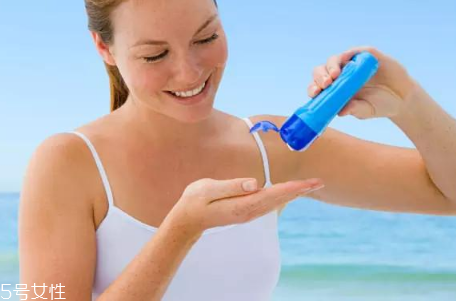 先用防曬霜還是粉底 防曬霜和粉底使用間隔時(shí)間 先用防曬霜還是粉底 防曬霜和粉底使用間隔時(shí)間