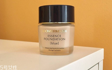 涂粉底液用什么工具好 粉底液用手擦還是粉底刷好 涂粉底液用什么工具好 粉底液用手擦還是粉底刷好