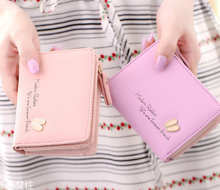 錢包上的筆跡怎么去除？錢包上的筆跡清理方法