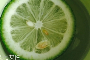 青檸檬可以敷臉嗎？青檸檬敷臉能美白嗎？