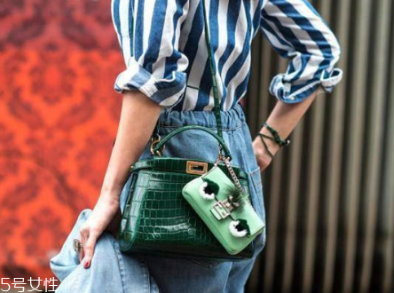 原諒色衣服怎么搭配？原諒色衣服搭配圖片