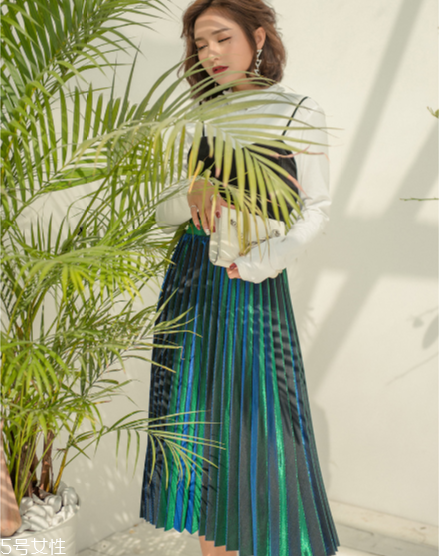 原諒色衣服怎么搭配？原諒色衣服搭配圖片