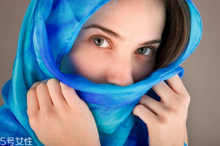 睡前做什么動(dòng)作對(duì)皮膚好 睡前護(hù)膚小知識(shí)的正確步驟 睡前做什么動(dòng)作對(duì)皮膚好 睡前護(hù)膚小知識(shí)的正確步驟