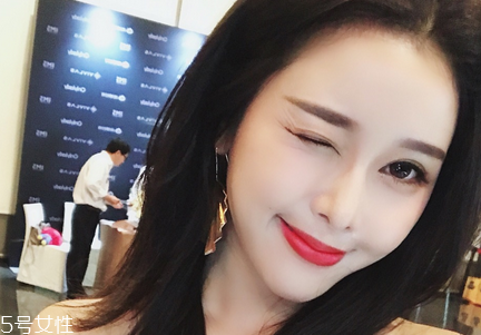 嫁接睫毛需要多長時(shí)間 嫁接睫毛如何保養(yǎng) 嫁接睫毛需要多長時(shí)間 嫁接睫毛如何保養(yǎng)