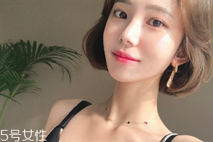 夏天化妝脖子黑怎么辦 皮膚黑畫什么妝好看 夏天化妝脖子黑怎么辦 皮膚黑畫什么妝好看