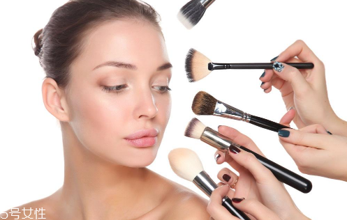 皮膚黑適合什么顏色的眉筆 皮膚黑解決方法 皮膚黑適合什么顏色的眉筆 皮膚黑解決方法