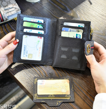 錢包沾上黑墨水怎么辦？錢包上的黑墨水怎么清理