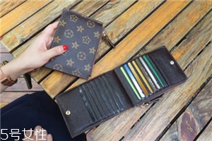 錢包沾上黑墨水怎么辦？錢包上的黑墨水怎么清理