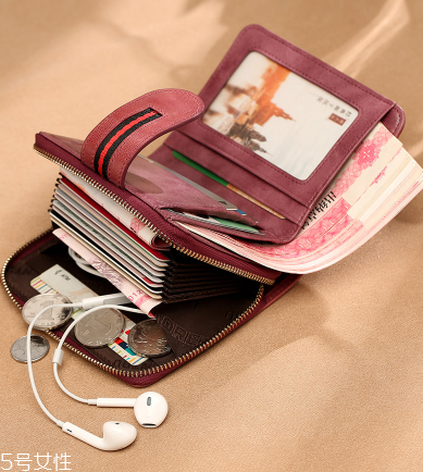 錢包洗了掉色怎么辦？錢包洗了掉色處理方法