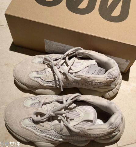 yeezy 500偏碼嗎？yeezy 500鞋碼標(biāo)準(zhǔn)嗎
