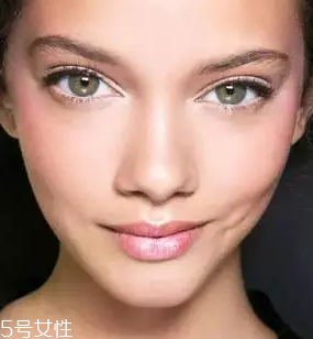 灰色美瞳適合什么口紅 灰色美瞳適合什么眼影 灰色美瞳適合什么口紅 灰色美瞳適合什么眼影