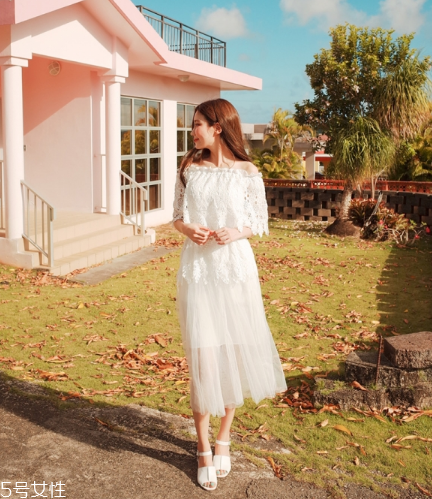 一字肩連衣裙怎么搭配？一字肩連衣裙搭配圖片