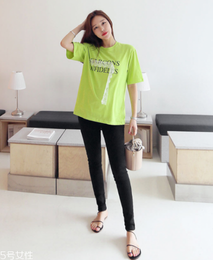 綠色短袖怎么搭配？綠色短袖搭配技巧