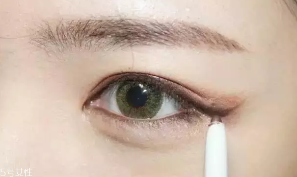 綠色美瞳適合什么眼影 綠色美瞳眼妝效果圖 綠色美瞳適合什么眼影 綠色美瞳眼妝效果圖