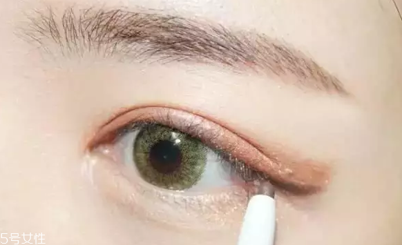 綠色美瞳適合什么眼影 綠色美瞳眼妝效果圖 綠色美瞳適合什么眼影 綠色美瞳眼妝效果圖