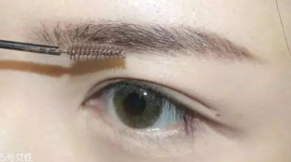 綠色美瞳適合什么眼影 綠色美瞳眼妝效果圖 綠色美瞳適合什么眼影 綠色美瞳眼妝效果圖