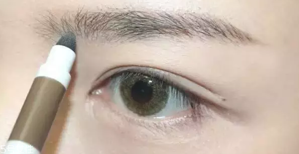 綠色美瞳適合什么眼影 綠色美瞳眼妝效果圖 綠色美瞳適合什么眼影 綠色美瞳眼妝效果圖