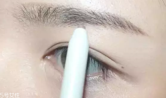 綠色美瞳適合什么眼影 綠色美瞳眼妝效果圖 綠色美瞳適合什么眼影 綠色美瞳眼妝效果圖