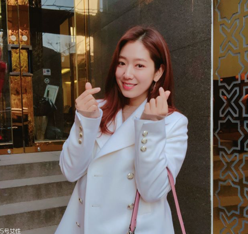 皮膚黃適合奶茶棕嗎 2018奶茶棕色發(fā)型圖片 皮膚黃適合奶茶棕嗎 2018奶茶棕色發(fā)型圖片