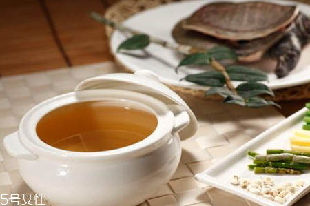 石斛花可以泡酒嗎 石斛花泡酒多久能喝 石斛花可以泡酒嗎 石斛花泡酒多久能喝