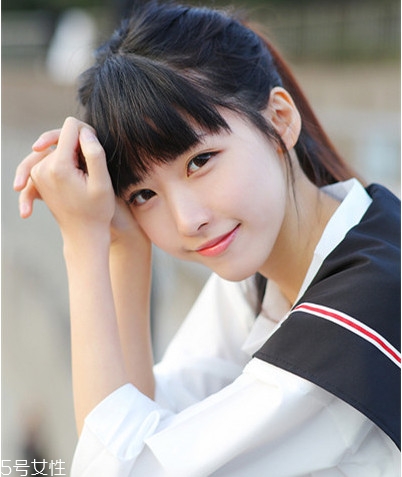 女式油頭發(fā)型怎么弄 頭發(fā)油怎么扎頭發(fā) 女式油頭發(fā)型怎么弄 頭發(fā)油怎么扎頭發(fā)