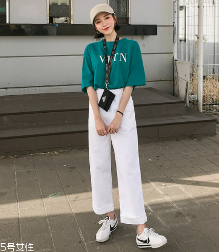 寬松t恤配什么褲子？寬松t恤搭配褲子圖片