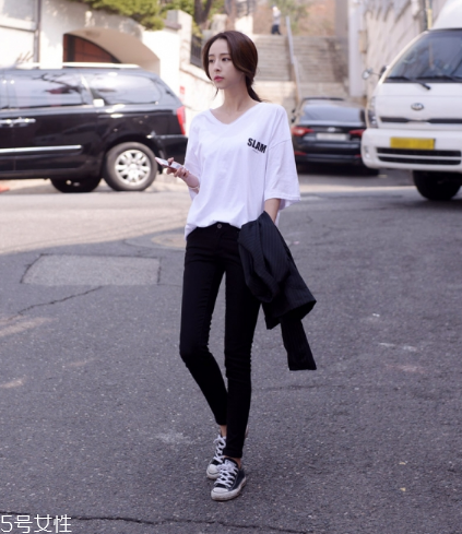 寬松t恤配什么褲子？寬松t恤搭配褲子圖片