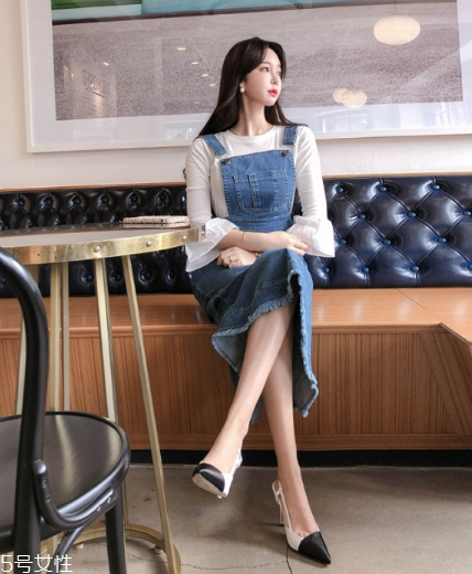 背帶裙配什么鞋子好看？背帶裙搭配鞋子技巧