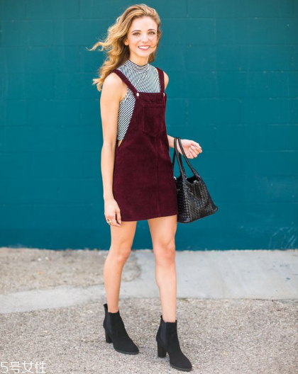 背帶裙配什么鞋子好看？背帶裙搭配鞋子技巧