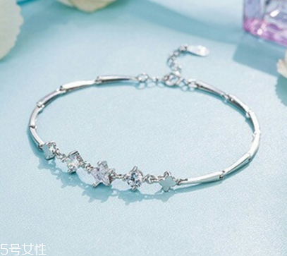 925銀可以沾水嗎？925銀能碰水嗎