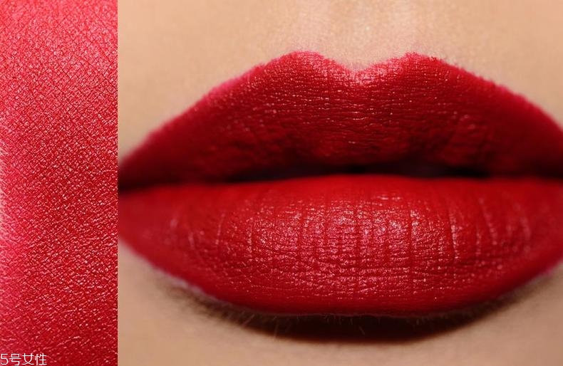 pat mcgrath2018新色deep試色 pml絲絨口紅上嘴圖 pat mcgrath2018新色deep試色 pml絲絨口紅上嘴圖