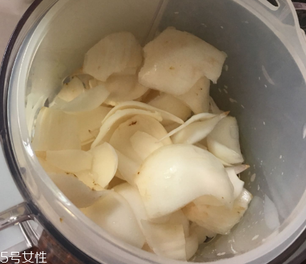 新鮮百合可以燉雞嗎？新鮮百合燉雞好吃嗎？