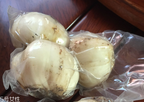 新鮮百合可以燉雞嗎？新鮮百合燉雞好吃嗎？